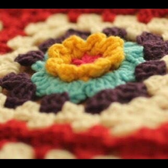 Brand New - Vintage Style Handmade 3D floral long Afghan Crochet Throw - Picture 4 of 6